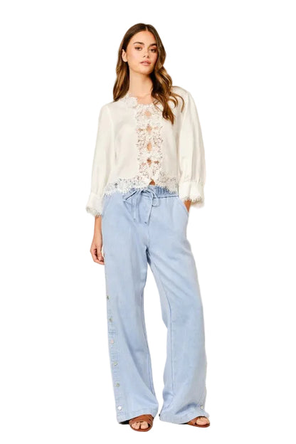 Jeans con Botones Laterales