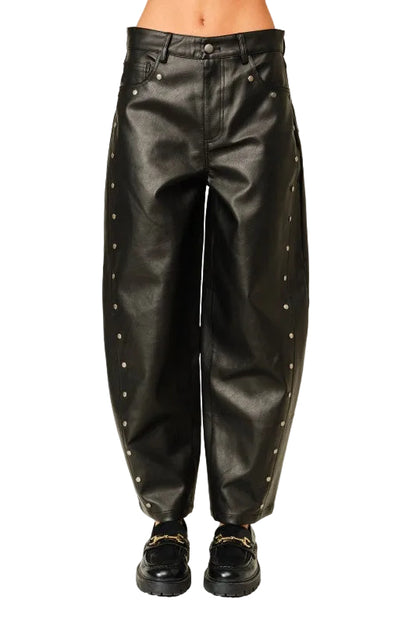 Pantalón Barrel Piel con Studs