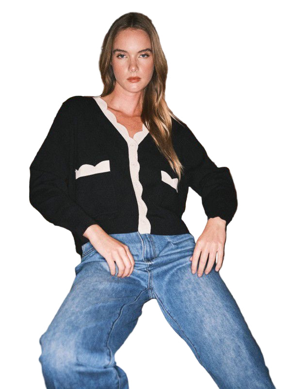 Suéter Negro con Olán Blanco