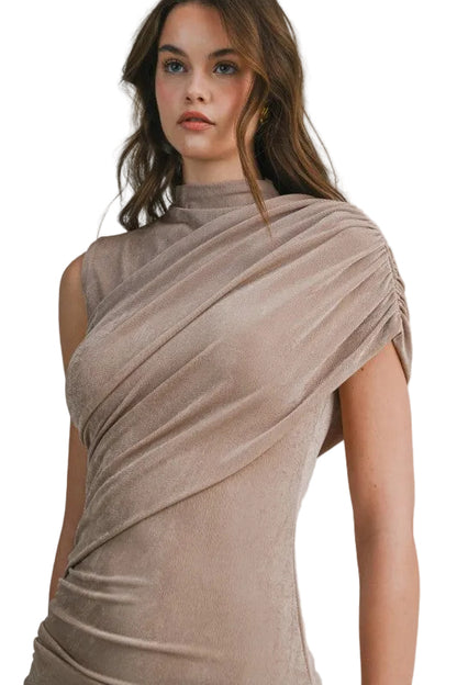 Vestido Drapeado Asimétrico