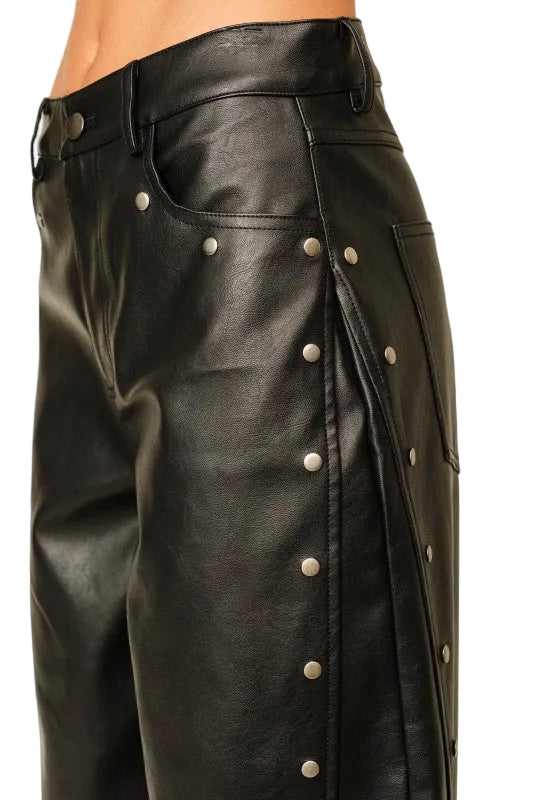 Pantalón Barrel Piel con Studs
