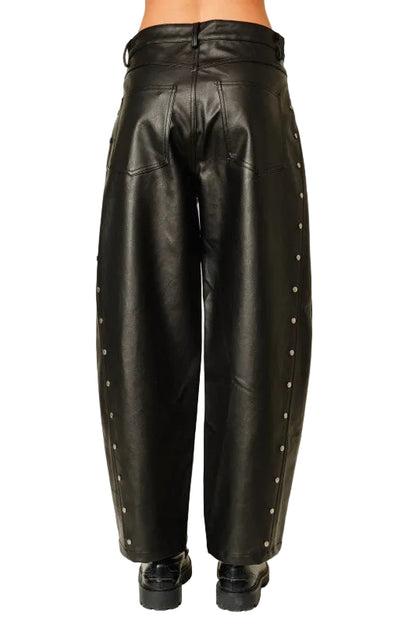 Pantalón Barrel Piel con Studs